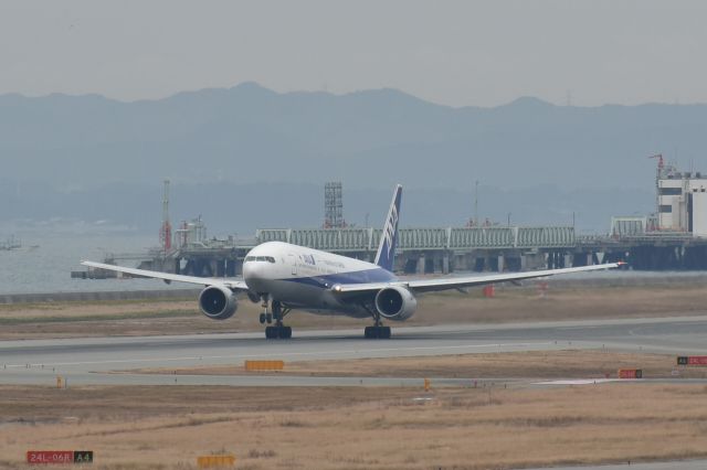 Boeing 777-200 (JA714A)