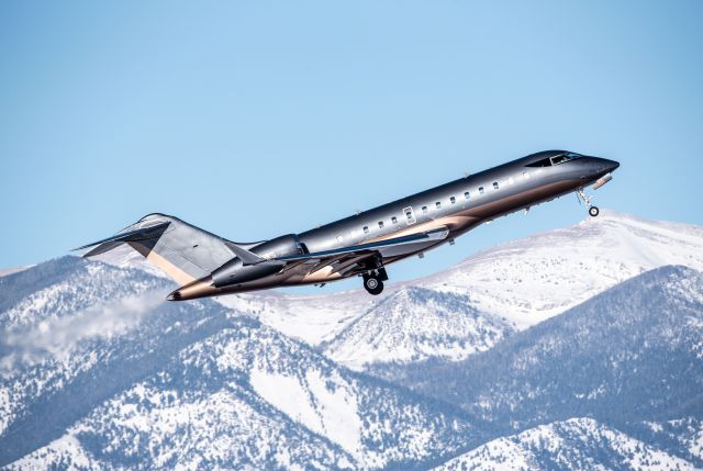 Bombardier Global 5000 (N95RS) - Sleek Global 5000 rocking out of BZN