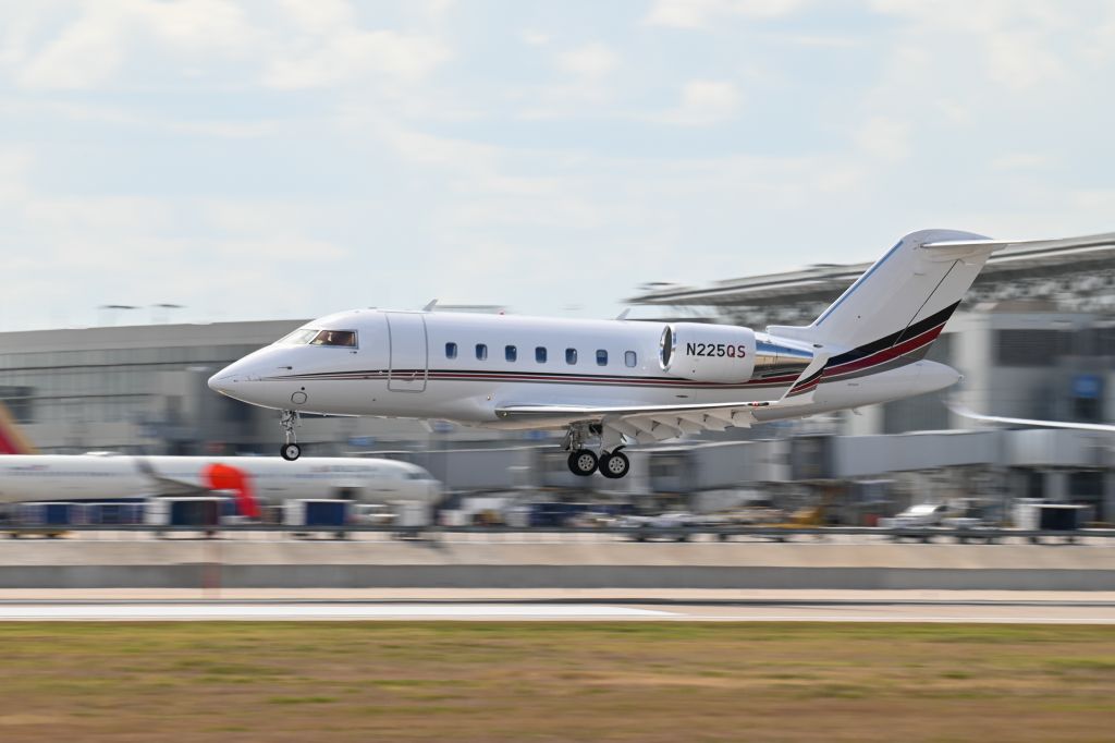 Cessna Citation III (N225QS) - NetJets Challenger 600 coming into KAUS.br /br /Also check out my online store at https://jwhatphotography.com Custom prints are available. It will slowly be updated through time. Check out my Patreon at https://www.patreon.com/Jwhatphoto