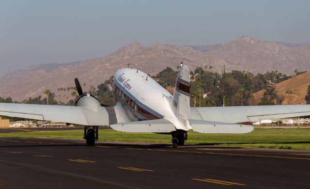 Douglas DC-3 (N103NA)