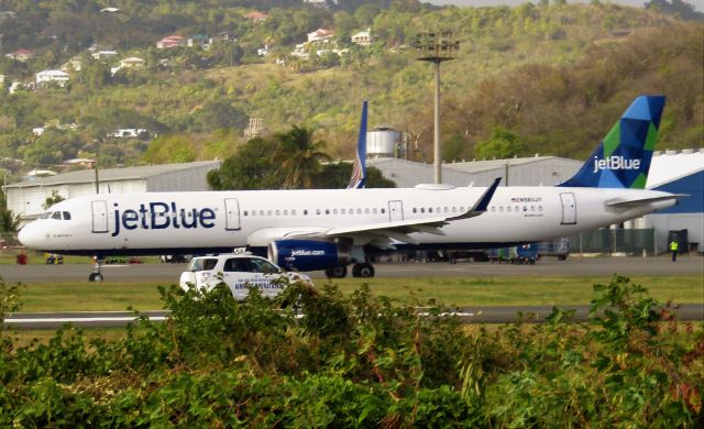 Airbus A321 (N983JT)