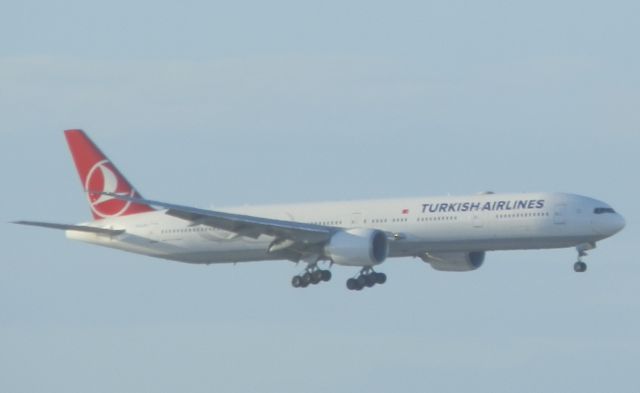 BOEING 777-300ER (TC-JJN)