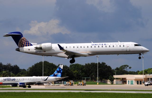 Canadair Regional Jet CRJ-700 (N173GJ)