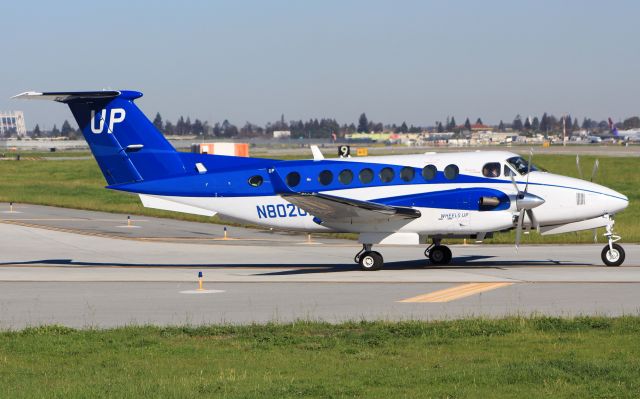 Beechcraft Super King Air 300 (N802UP)