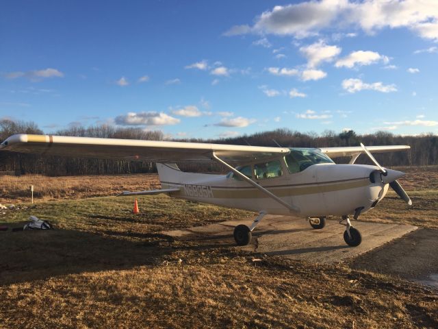 Cessna Skyhawk (N6835H)