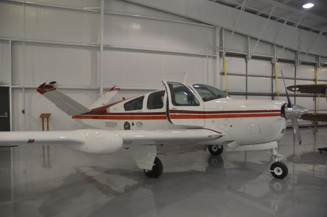 Beechcraft 35 Bonanza (N6826Q)
