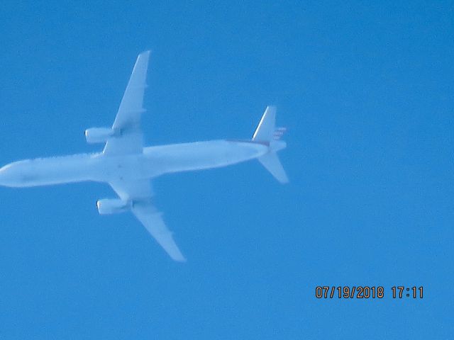 Airbus A321 (N529UW)