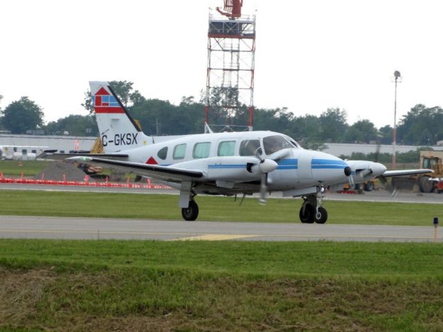 Piper Navajo (C-GKSX)