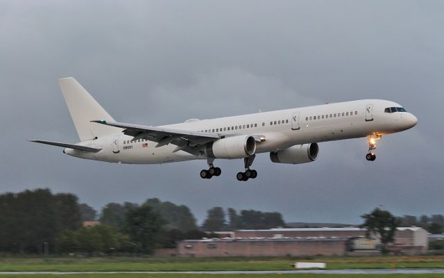 00-9001 — - terse72usaf c-32b 00-9001 about to land at shannon this evening 1/9/16.