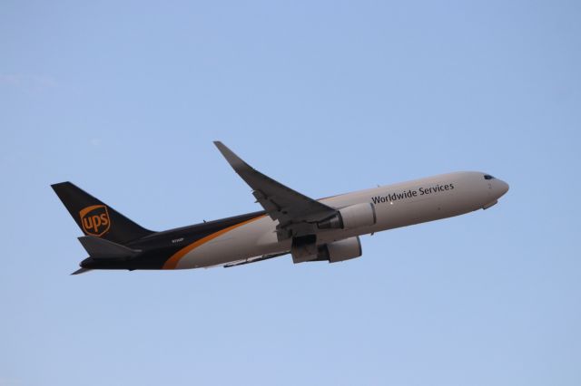 BOEING 767-300 (N336UP)