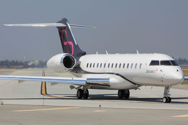 Bombardier Global Express (N588LQ)