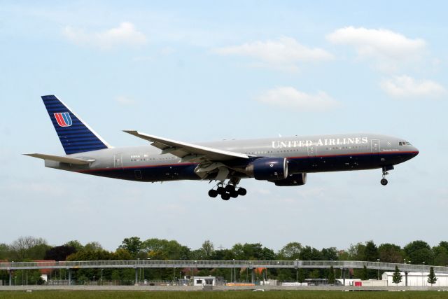 Boeing 777-200 (N787UA) - Arriving on 12-May-09 operating flight UAL930 from KSFO.