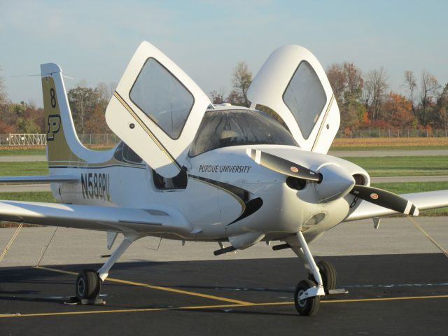 Cirrus SR-20 (N588PU)