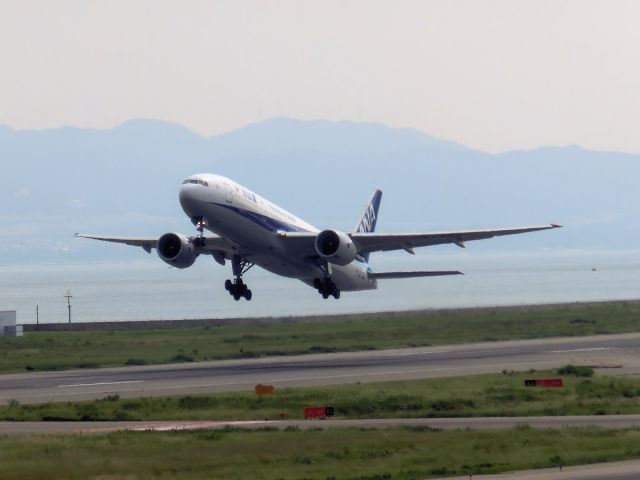 Boeing 777-200 (JA744A)