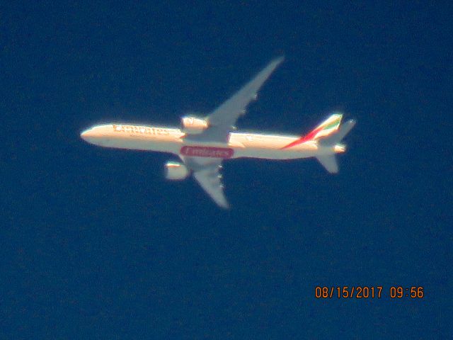 BOEING 777-300ER (A6-EPY)