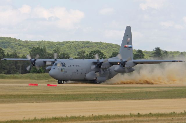 Lockheed C-130 Hercules (89-9106) - A USAF Lockheed C-130, 89-9106, cn 382-4852, from the 910th Airlift Wing (AW), Youngstown, OH (Air Force Reserve Command) departing Fort McCoy/Young Tactical Landing Site-Air Assault Strip, Ft. McCoy, (WS20) USA – WI, during Warrior Exercise 86-13-01 (WAREX) on 17 Jul 2013.