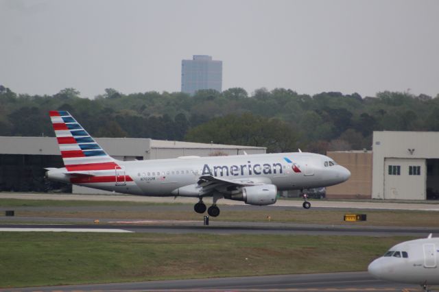 Airbus A319 (N702UW)