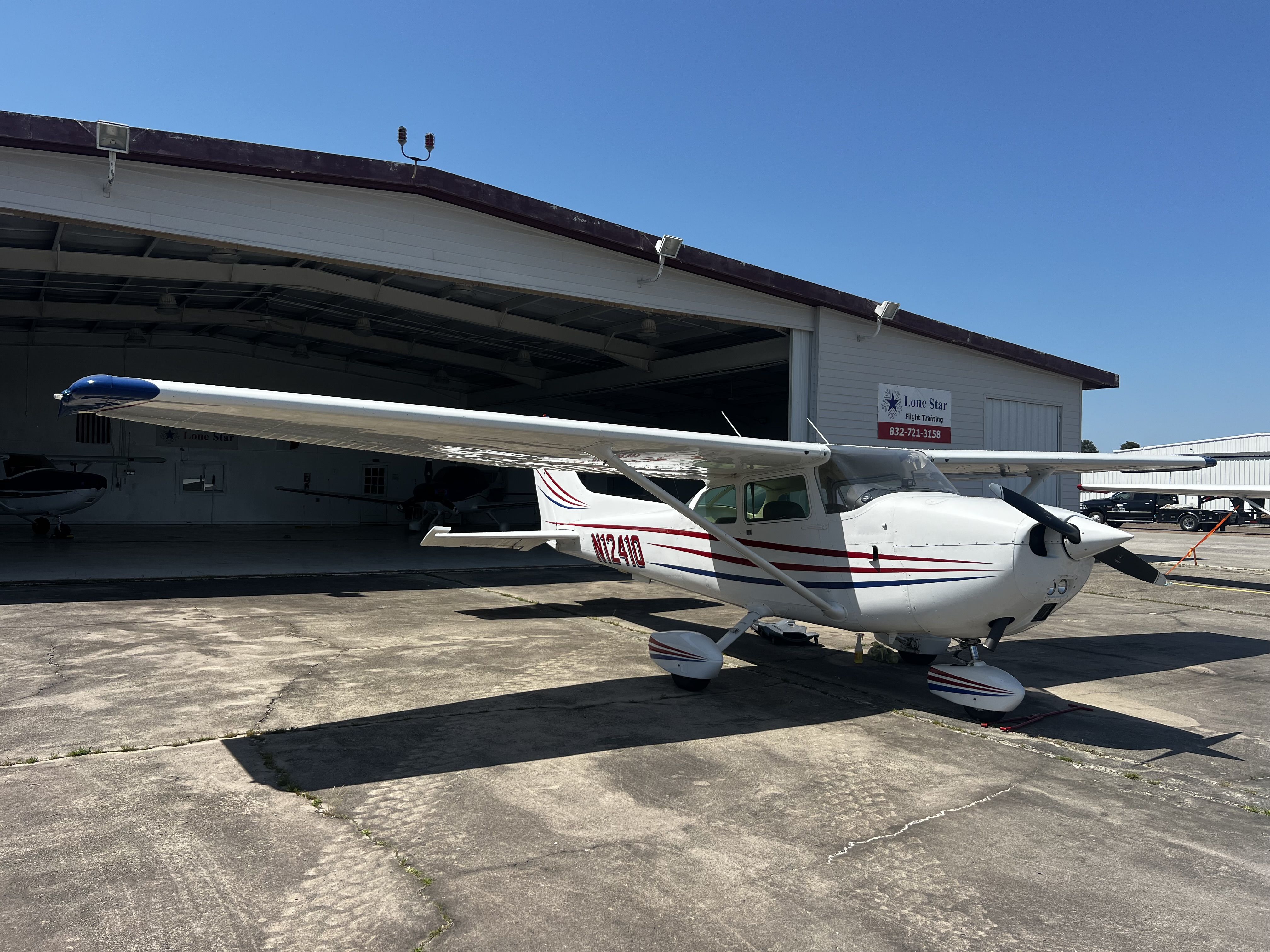 Cessna Skyhawk (N12410)