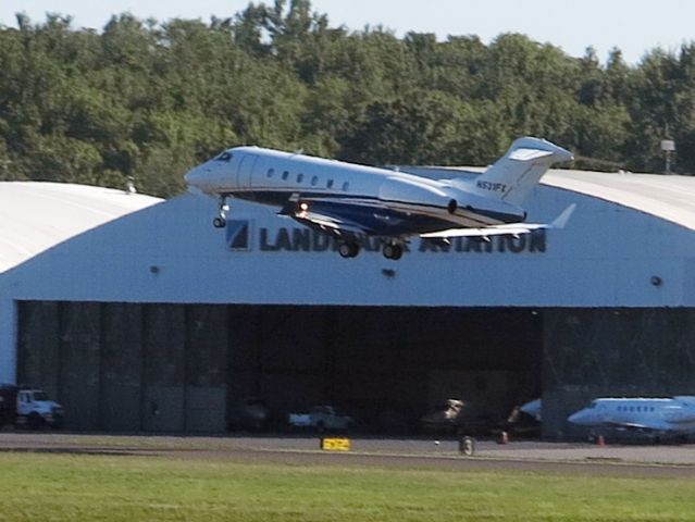 Bombardier Challenger 300 (N531FX) - Take off runway 34.