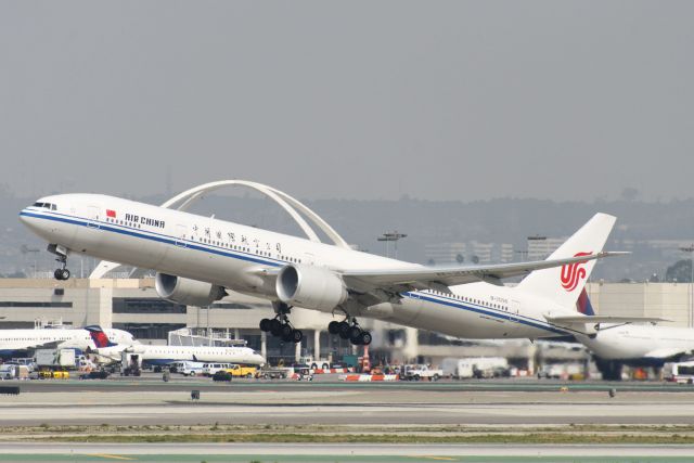 BOEING 777-300 (B-2090) - B-2090  Boeing  B777-39L(ER)  CCA  KLAX  20130305  4533