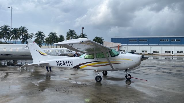 Cessna Skyhawk (N6411V)