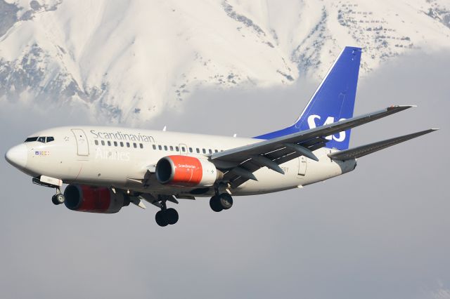 BOEING 737-600 (LN-RRY)