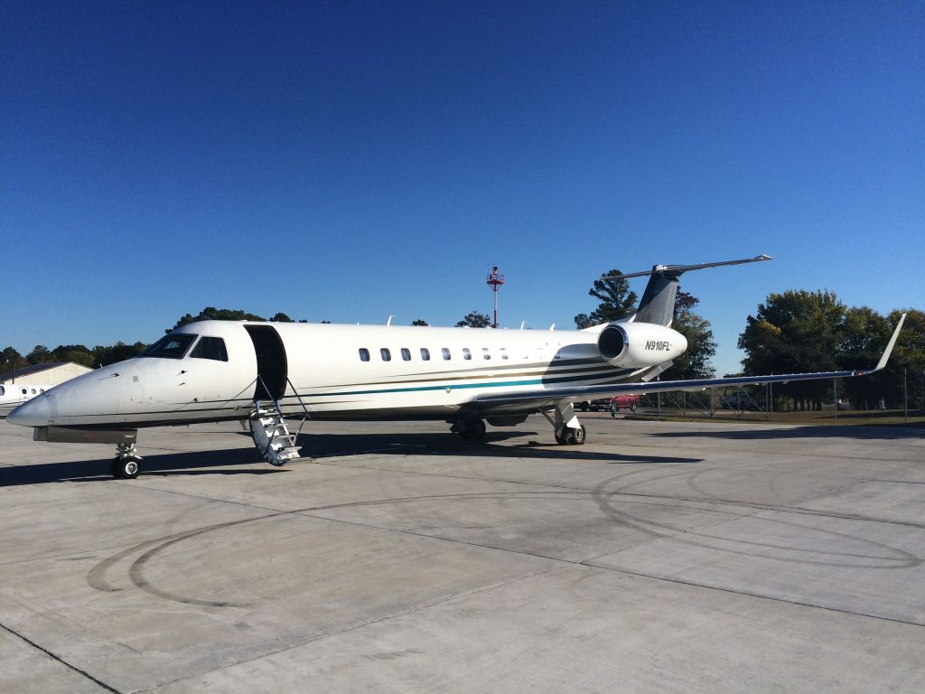Embraer ERJ-135 (N910FL)
