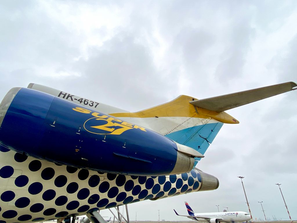 Boeing 727-100 (HK-4637)