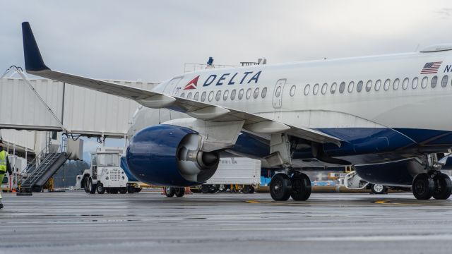 Airbus A220-100 (N117DU)