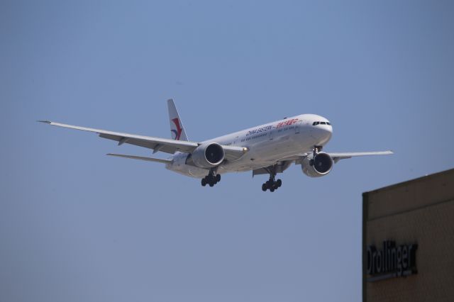 BOEING 777-300ER (B-7347)