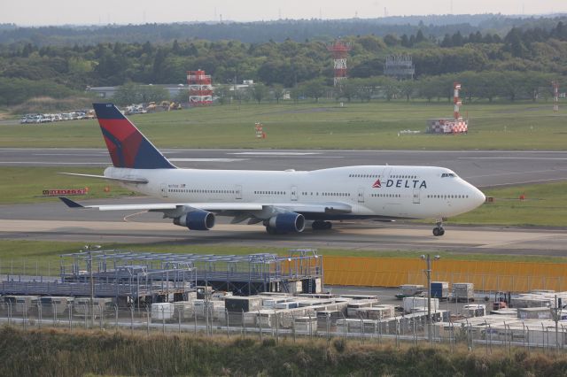 Boeing 747-400 (N670US)