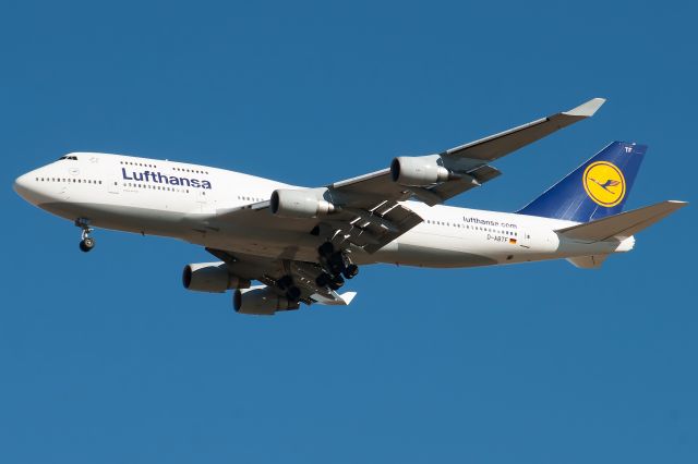 Boeing 747-400 (D-ABTF) - Lufthansa 446