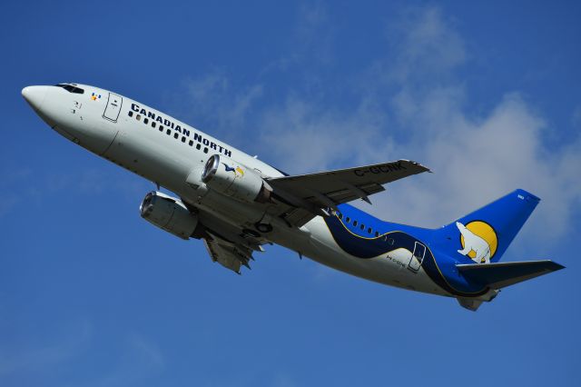 BOEING 737-300 (C-GCNK) - Canadian North Boeing 737-36Q departing YYC on runway 29 on June 11.