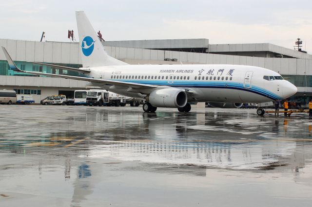 Boeing 737-700 (B-5279)