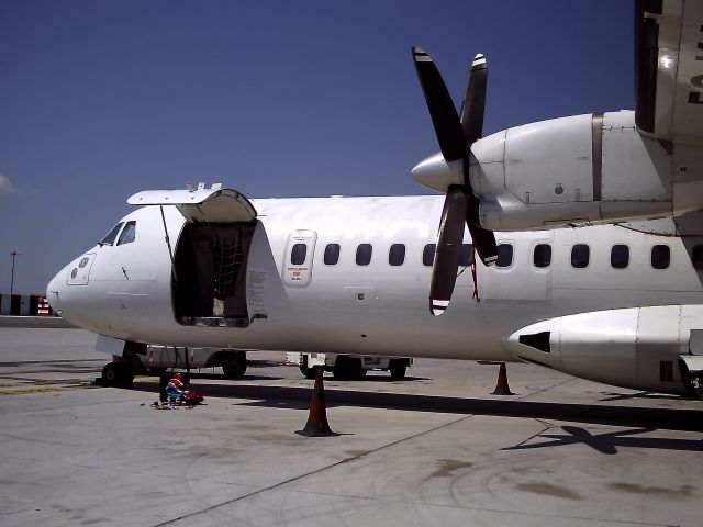 ATR ATR-72 (EC-KAD) - Desembarcando en málaga.