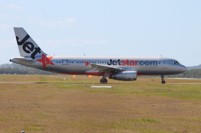 Airbus A320 (VH-VQE)