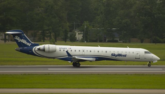 Canadair Regional Jet CRJ-700 (N754EV) - SkyWest's house livery arriving late in the afternoon.