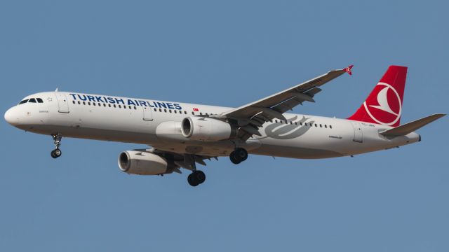 Airbus A321 (TC-JRN)