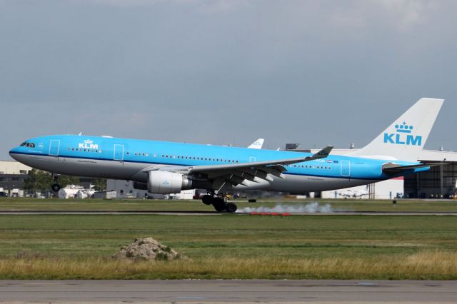 Airbus A330-200 (PH-AOK)