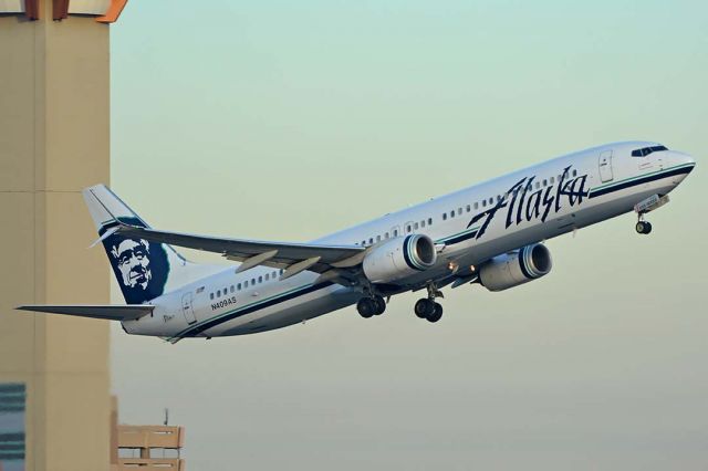 Boeing 737-900 (N409AS) - Alaska 737-990 N409AS at Phoenix Sky Harbor on December 27, 2017.