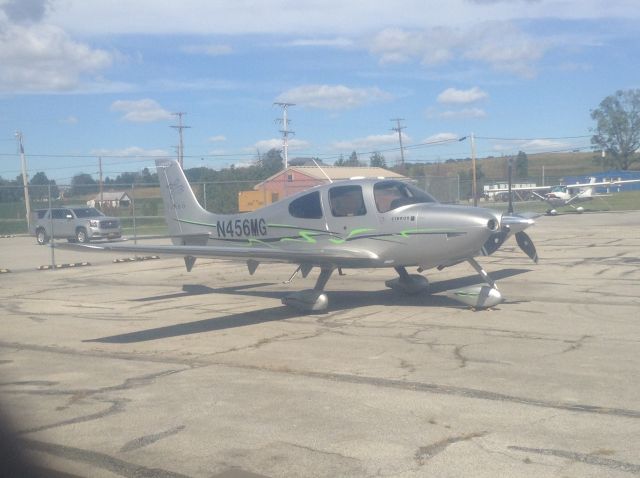 Cirrus SR-22 (N456MG)