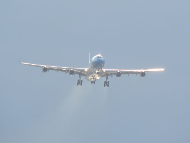 Airbus A340-300 (LV-CSD)