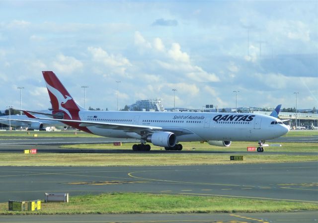 Airbus A330-300 (VH-QPG) - Qantas Airbus A330-303 VH-QPG (msn 603) at Sydney Airport 16 August 2023.