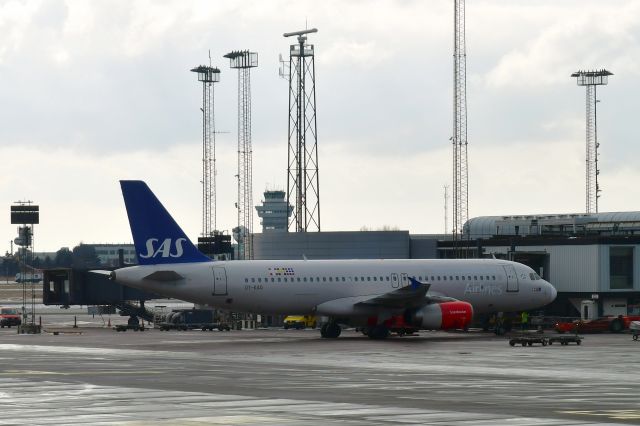 Airbus A320 (OY-KAO) - SAS Airbus A320-232 OY-KAO in Copenhagen