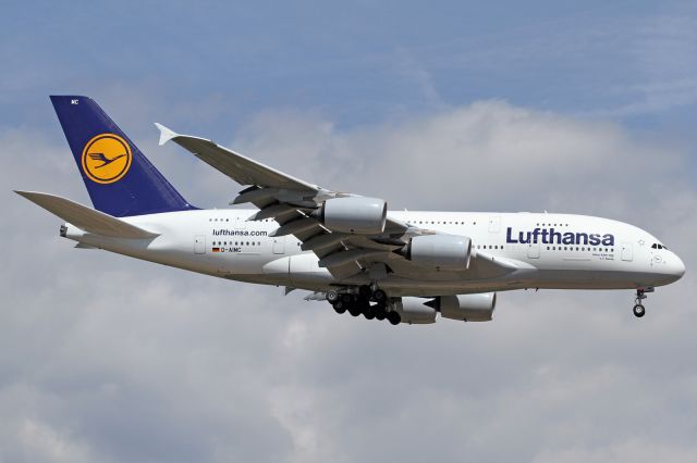 Airbus A380-800 (D-AIMC)