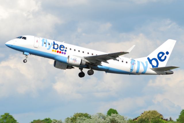 EMBRAER 175 (long wing) (G-FBJJ) - Taken from The 4th tee