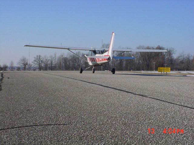 Cessna Commuter (N714FF) - Holding short for 09 on 1/13/10