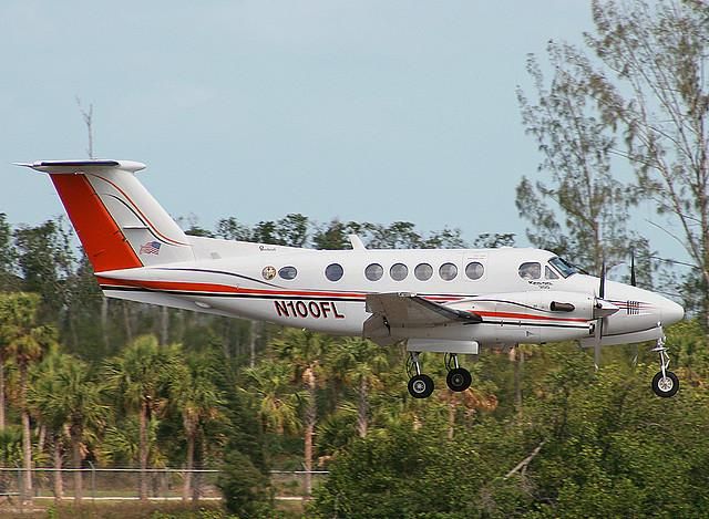 Beechcraft Super King Air 300 (N100FL)