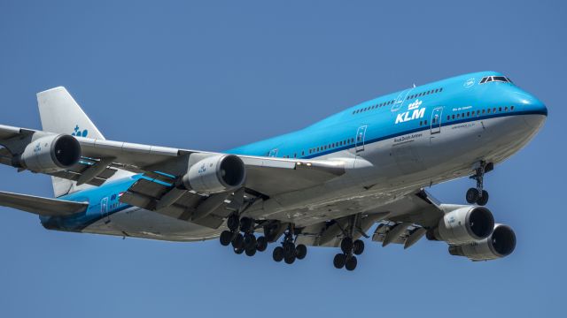 Boeing 747-400 (PH-BFR) - On final for 10L arriving from Amsterdam.br /6/6/17