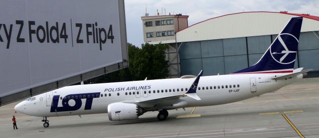 Boeing 737 MAX 8 (SP-LVF)